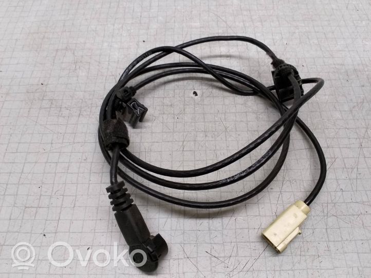 Volkswagen Transporter - Caravelle T5 Antenne GPS 7H0035550T