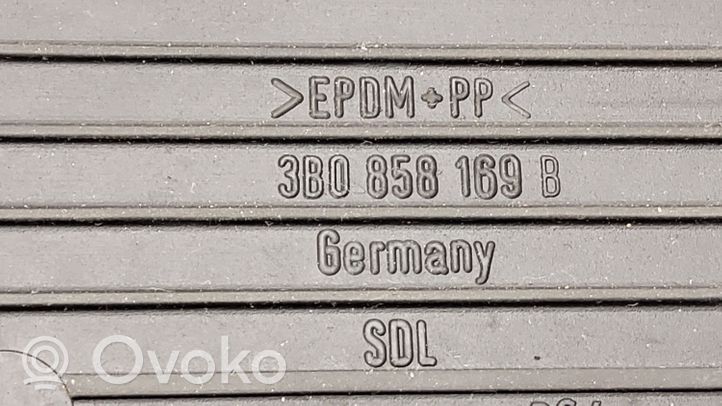 Volkswagen PASSAT B5.5 Cassetto/ripiano 3B0858169B