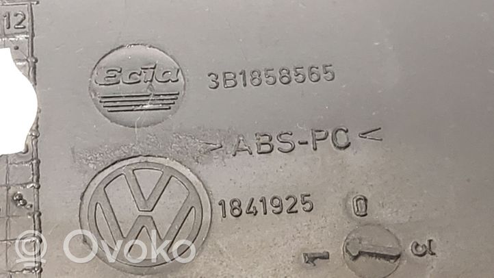 Volkswagen PASSAT B5.5 Ohjauspyörän pylvään verhoilu 3B1858565