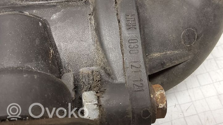 Volkswagen Golf III Termostaatin kotelo 030121121