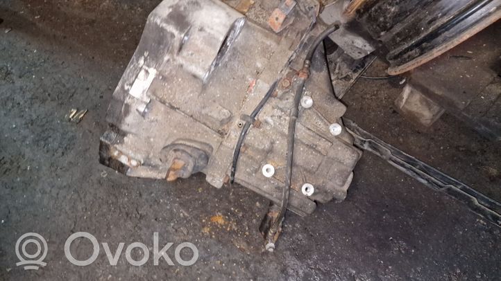 Nissan Almera Tino Scatola del cambio manuale a 5 velocità 0304A