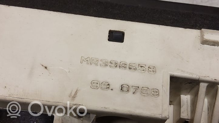 Mitsubishi Space Wagon Oro kondicionieriaus/ klimato/ pečiuko valdymo blokas (salone) MR396658