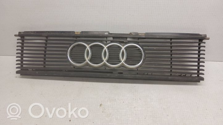 Audi 80 90 B3 Grotelės viršutinės 811853655D