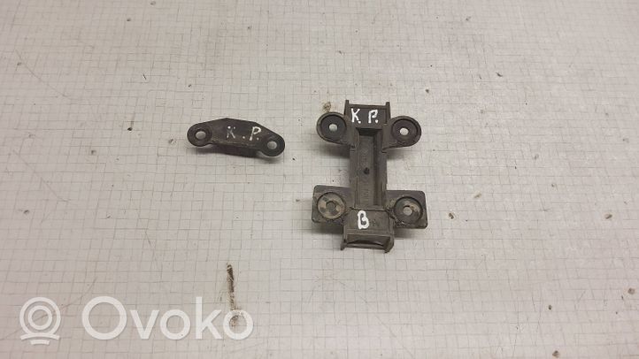 Audi 80 90 B3 Etupuskurin kannake 811807477C