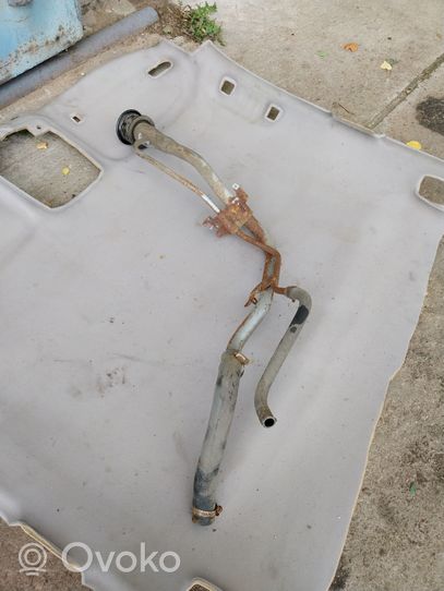 Subaru Outback Tuyau de remplissage de réservoir de carburant 