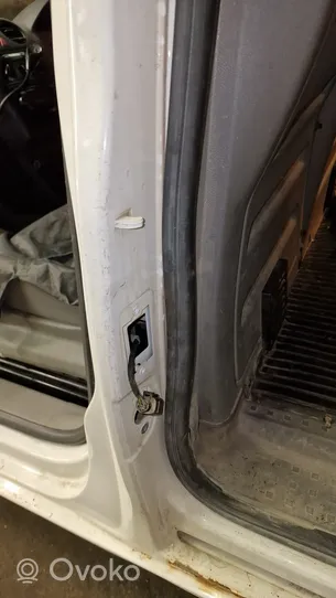 Volkswagen Caddy Gumowa uszczelka drzwi tylnych / na karoserii 
