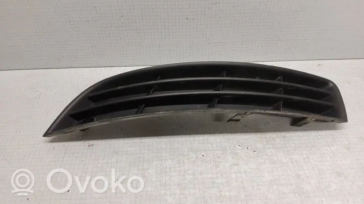 Volkswagen PASSAT B6 Grille inférieure de pare-chocs avant 3C0853665