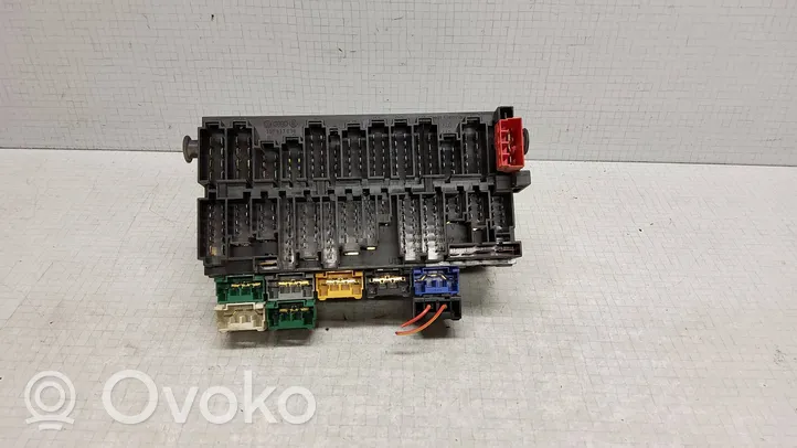 Volkswagen Vento Fuse box set 357937039