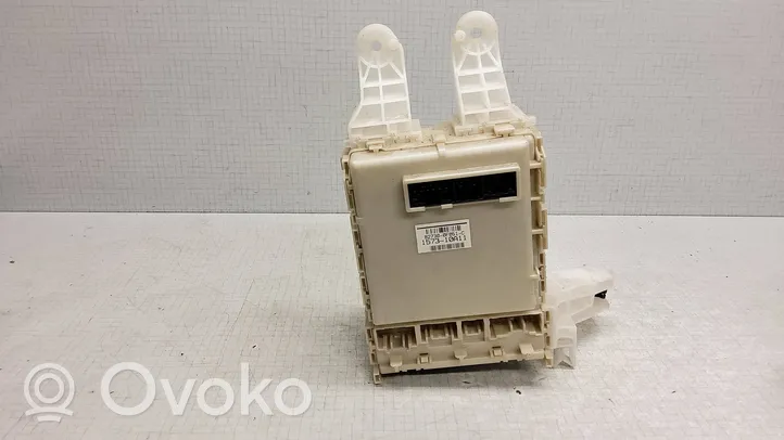 Toyota Verso Fuse module 827300F051C