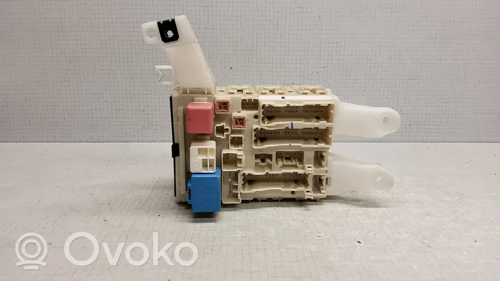 Toyota Verso Fuse module 827300F051C