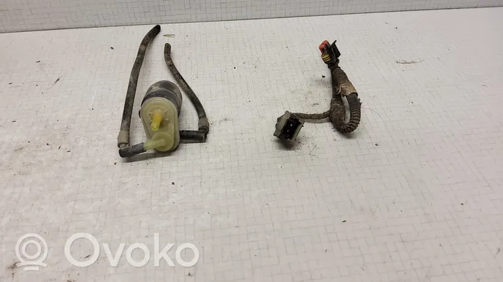 Opel Zafira B Pompa spryskiwacza szyby przedniej / czołowej 