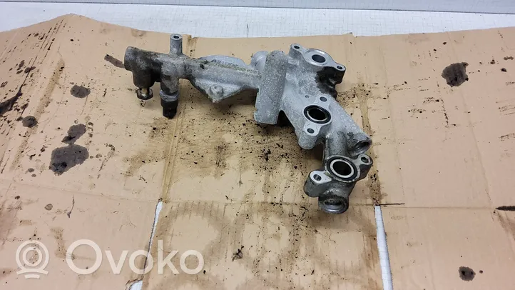 Toyota Verso Kita variklio detalė 