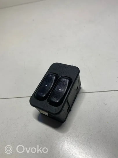 Opel Zafira A Electric window control switch 13363201