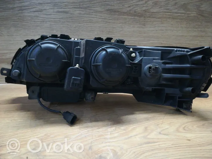 Volvo XC70 Lampa przednia 89004806