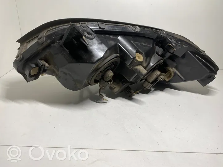 Opel Zafira A Lampa przednia 89100055