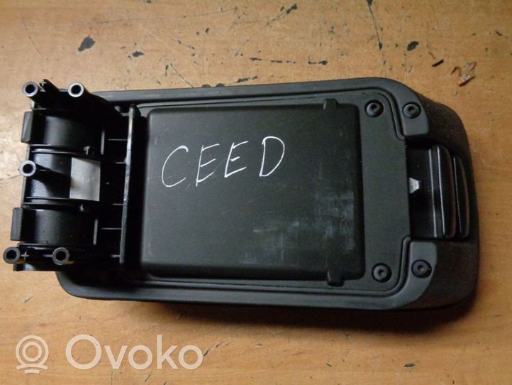 KIA Ceed Подлокотник 