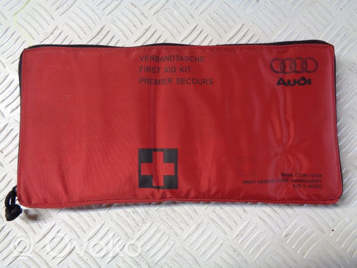 Audi A4 S4 B8 8K Kit di pronto soccorso 8K0860282C