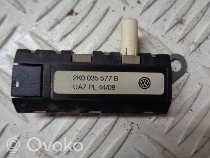 Volkswagen Caddy Pystyantennivahvistin 2K0035577B