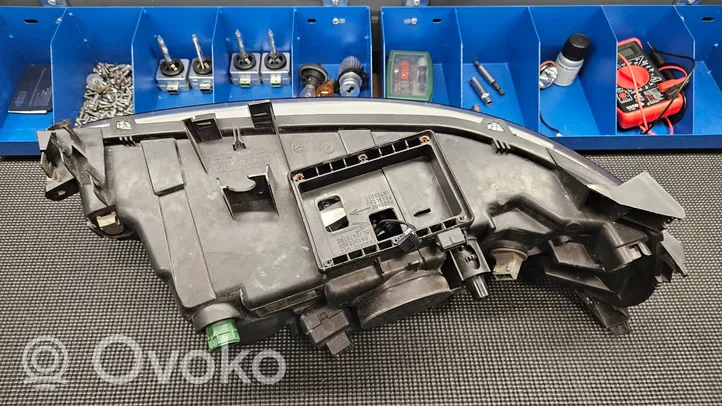 Volvo XC70 Priekinis žibintas 