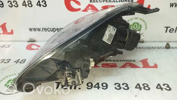 Toyota Aygo AB10 Lampa przednia 811100H010