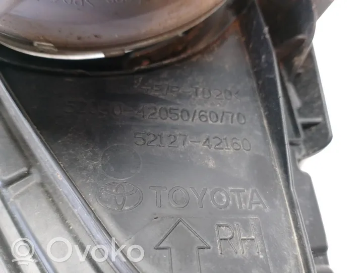 Toyota RAV 4 (XA40) Światło przeciwmgłowe przednie 8121047010