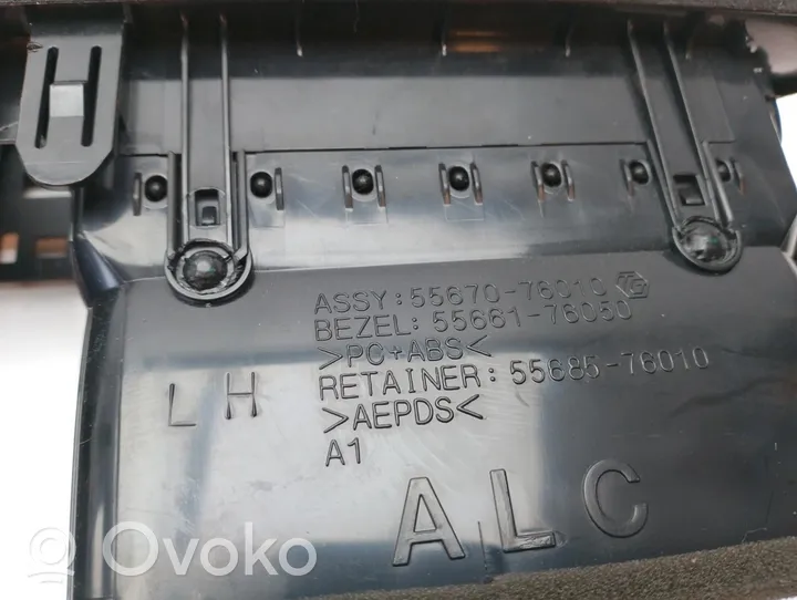 Lexus CT 200H Dysze / Kratki środkowego nawiewu deski rozdzielczej 5567076010