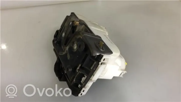 Volkswagen Polo III 6N 6N2 6NF Takaoven lukitusmoottori 6N4839016C