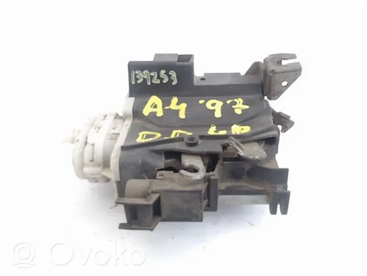 Audi A4 S4 B5 8D Motor der Vordertürverriegelung 