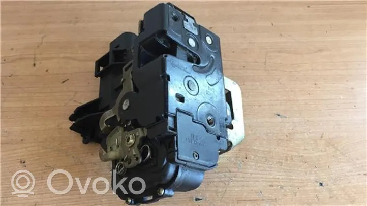 Audi A6 S6 C5 4B Moteur de verrouillage porte avant 