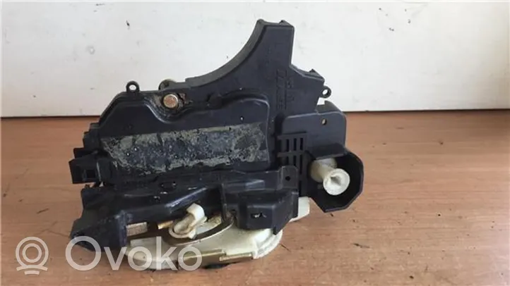 Mitsubishi Colt Moteur de verrouillage porte avant 