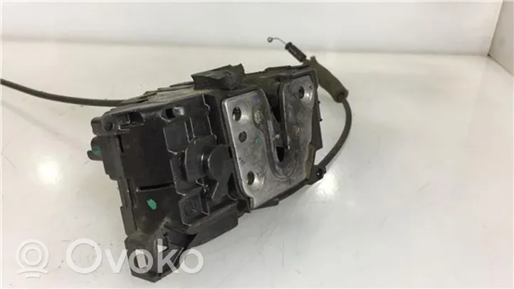 Renault Clio III Moteur de verrouillage porte avant 8200300125