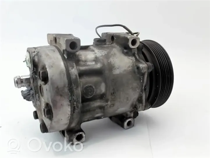 Volvo V40 Cross country Ilmastointilaitteen kompressorin pumppu (A/C) 8200040681