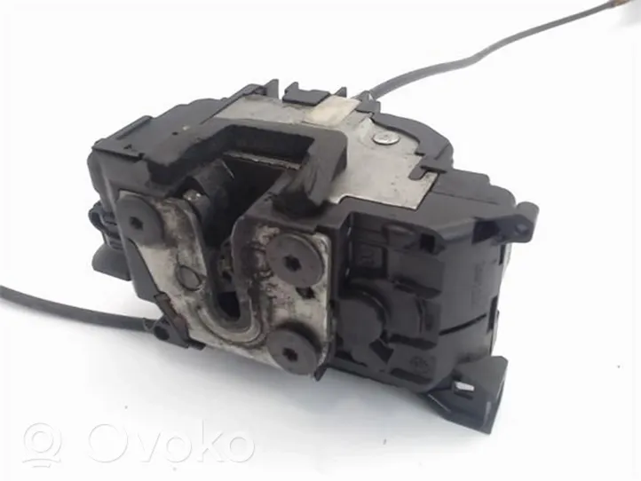 Renault Clio III Moteur de verrouillage porte avant 8200300123