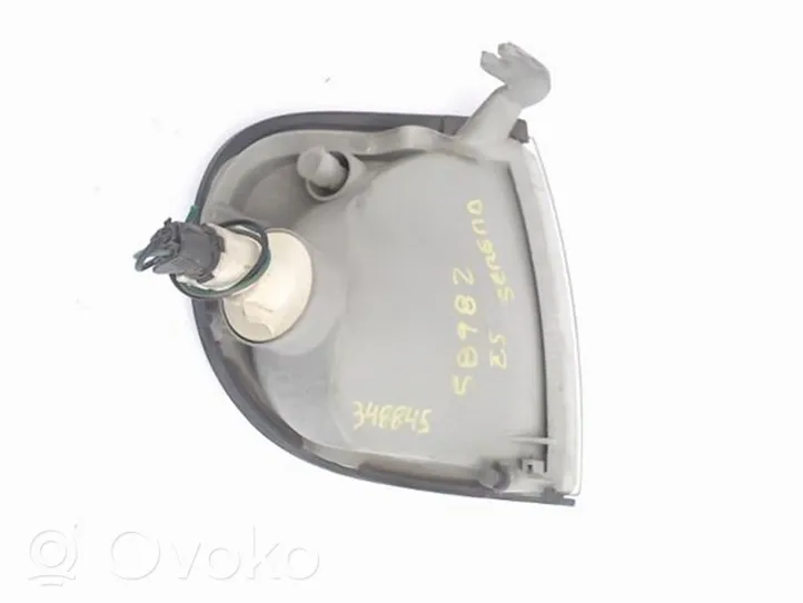 Nissan Serena Indicatore di direzione anteriore 261357C000