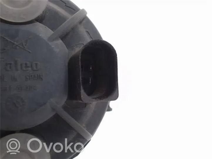 Audi A2 Передняя противотуманная фара 8L0941700A