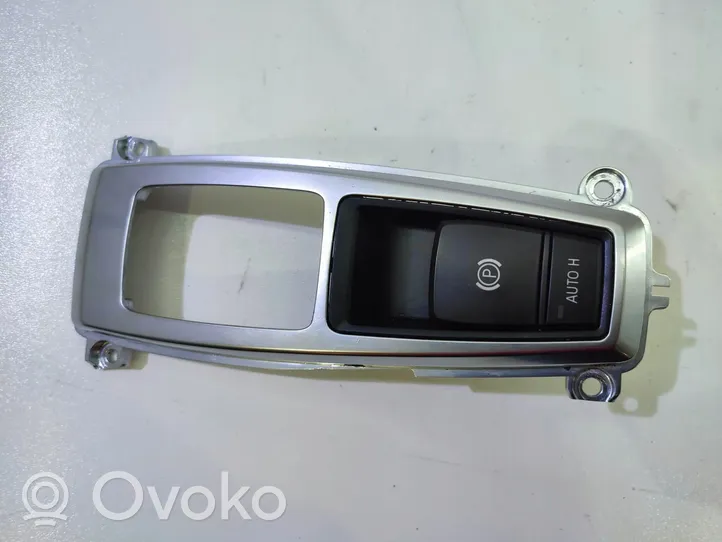 BMW X5 E70 Osłona dźwigni hamulca ręcznego 6975467