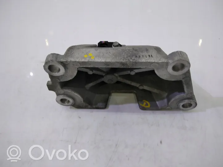 KIA Sorento Engine mounting bracket 