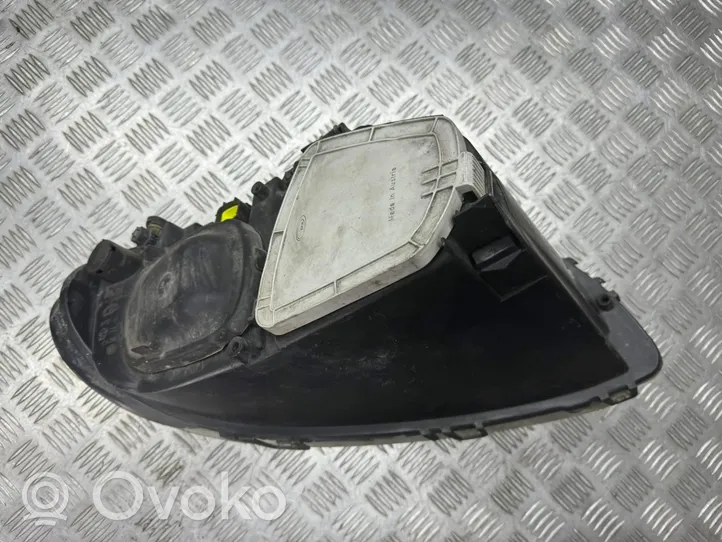 Chrysler Voyager Lampa przednia 04857703AB