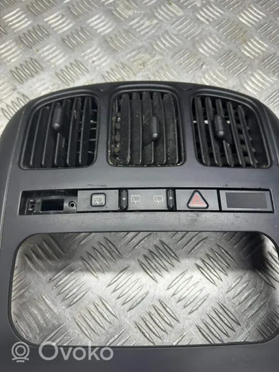 Chrysler Voyager Panel klimatyzacji 05005001AI