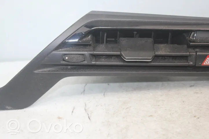 Citroen C4 Grand Picasso Dysze / Kratki środkowego nawiewu deski rozdzielczej 967797537A