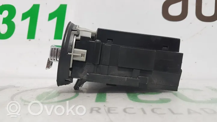 Volkswagen PASSAT Ignition lock 3C0905843Q