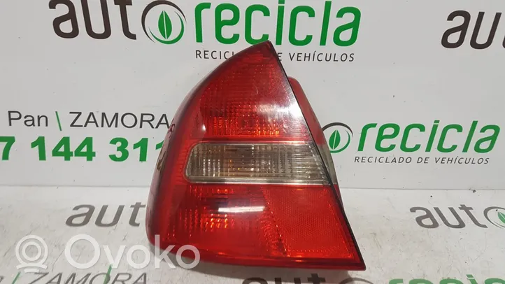 Mitsubishi Carisma Luci posteriori 151085