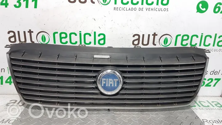 Fiat Croma Kühlergrill 735397230