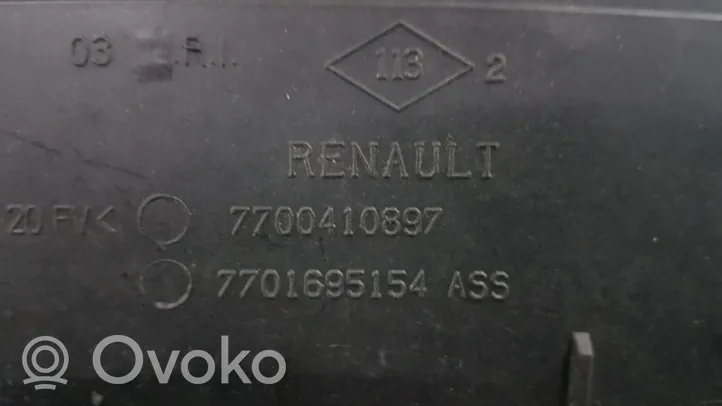 Renault Clio II Takaluukun/tavaratilan spoileri 7700410897