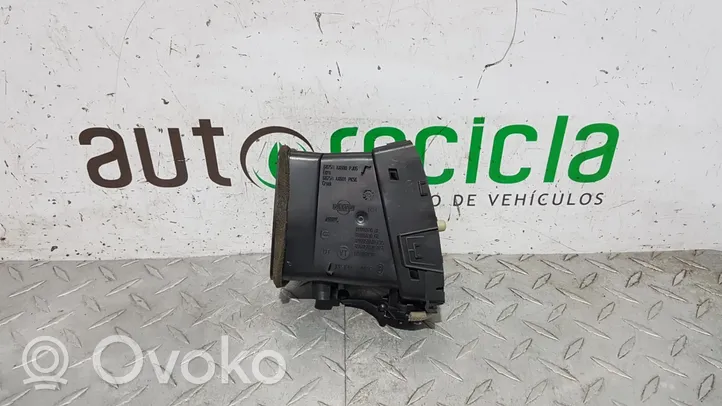 Nissan Micra Centrinės oro grotelės 01016530