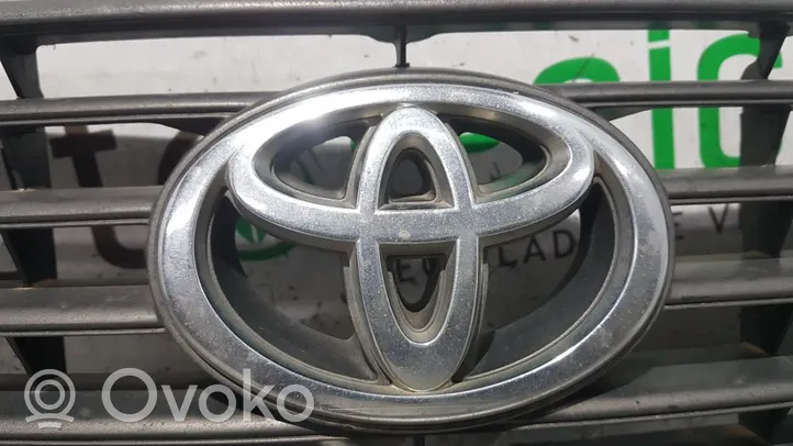 Toyota Corolla E110 Etupuskurin ylempi jäähdytinsäleikkö 