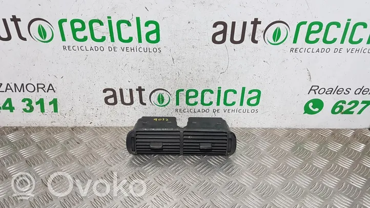 Seat Toledo I (1L) Rejilla de ventilación central del panel 8L0820951