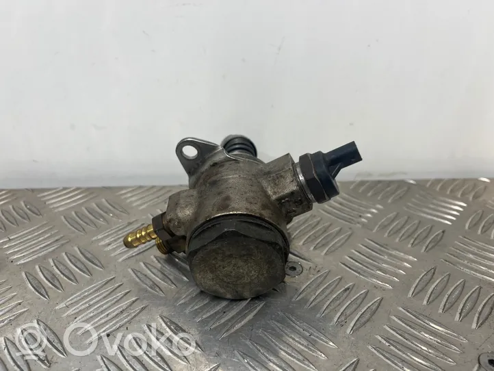 Volkswagen Eos Pompe d'injection de carburant à haute pression 03C127026D