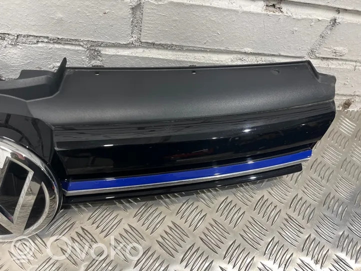 Volkswagen Golf VII Front grill 5G0853653T