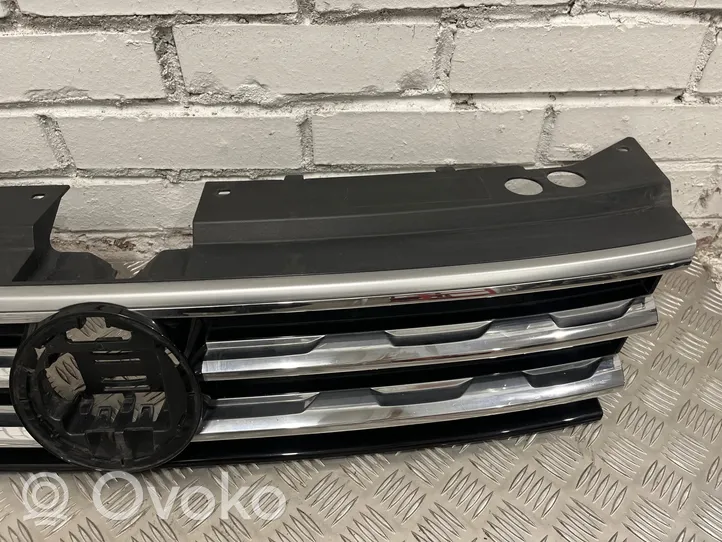 Volkswagen Tiguan Priekšējais režģis 5NA853653